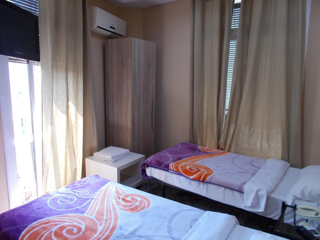 Hostal Nou Raval Barcelona Exterior photo