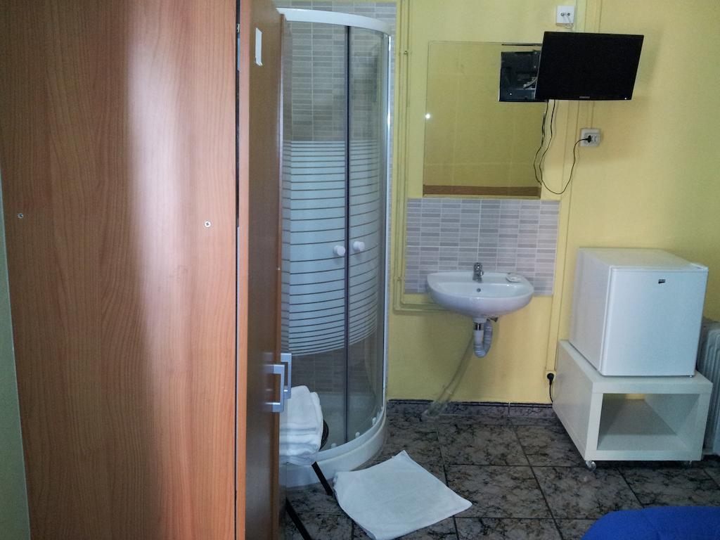 Hostal Nou Raval Barcelona Room photo